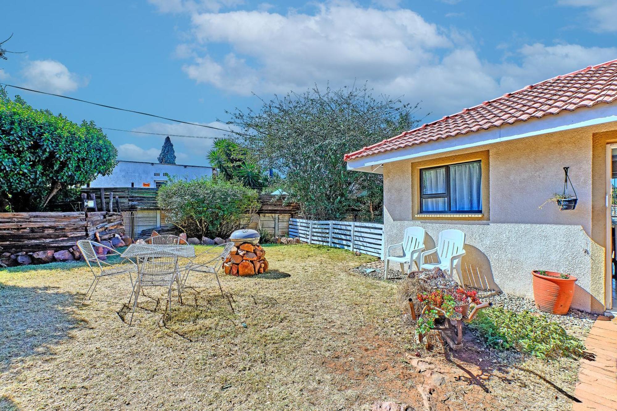 Large 1 Bedroom Cottage, 15 Min From Or Tambo Airport, With Backup Power And Water Germiston Exterior photo